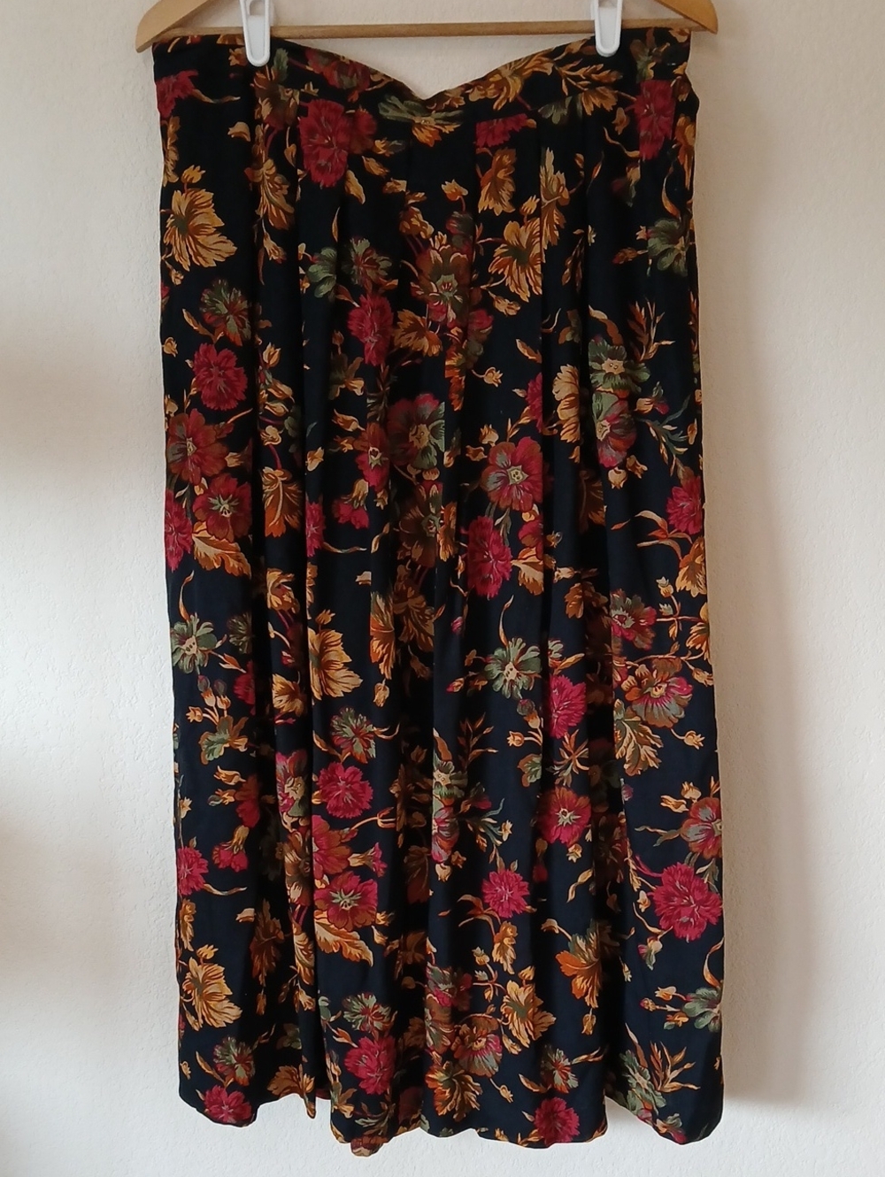 Vintage Worthington Dark Floral Pleated Skirt